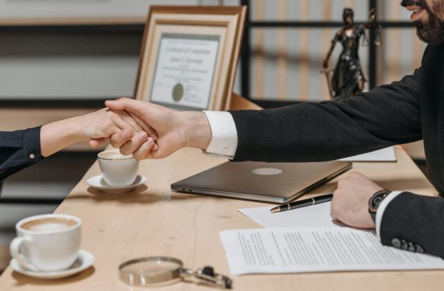 Empresas inteligentes não esperam o problema acontecer — investem em consultoria trabalhista